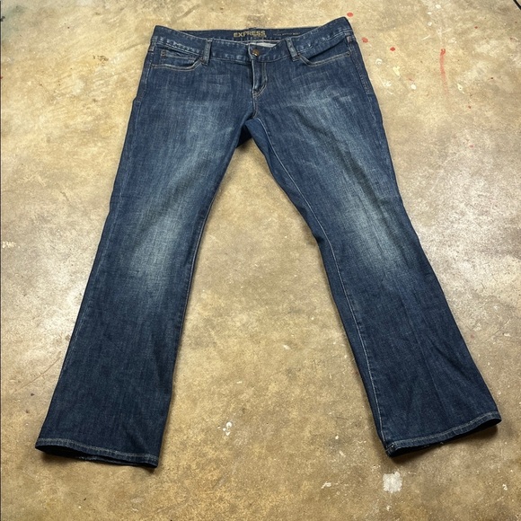 Express Zelda Barely Boot Dark Wash Denim Jeans
Size: 12s (See measurements) - Picture 1 of 8